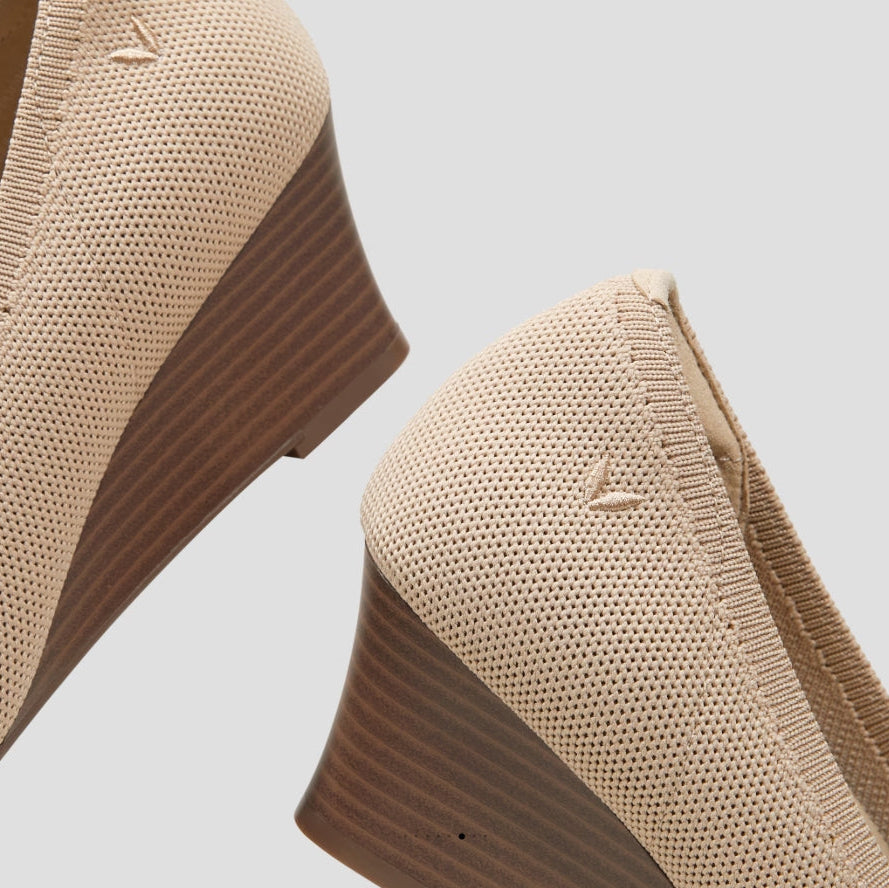 VIVAIA Pointed-Toe Aria Wedge Pro