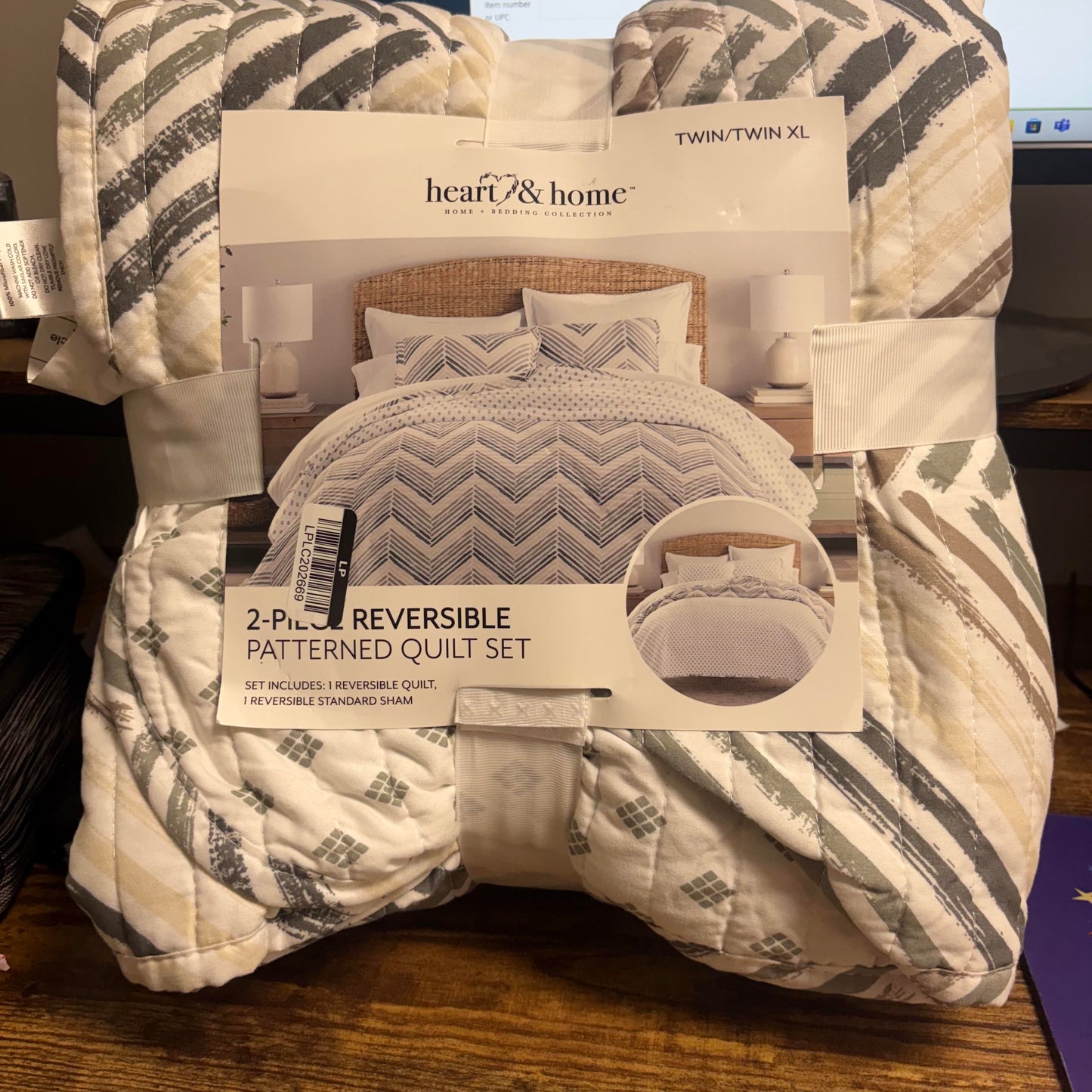 Heart & Home Twin/Twin XL Reversible Quilt Set