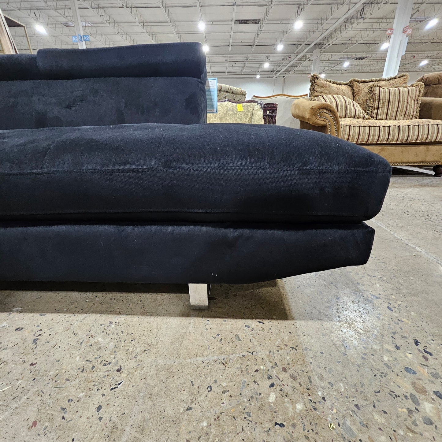 Furniture of America Berguin Fabric Right Facing Sectional