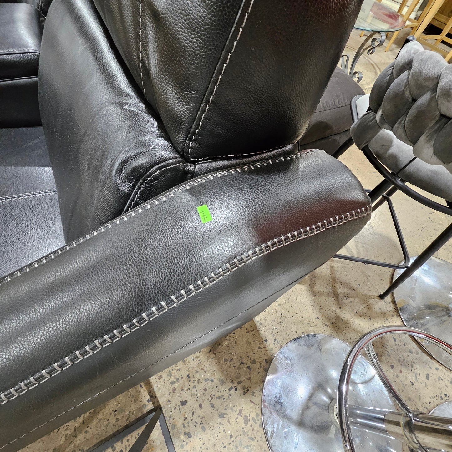 Giorno Leather Power Loveseat