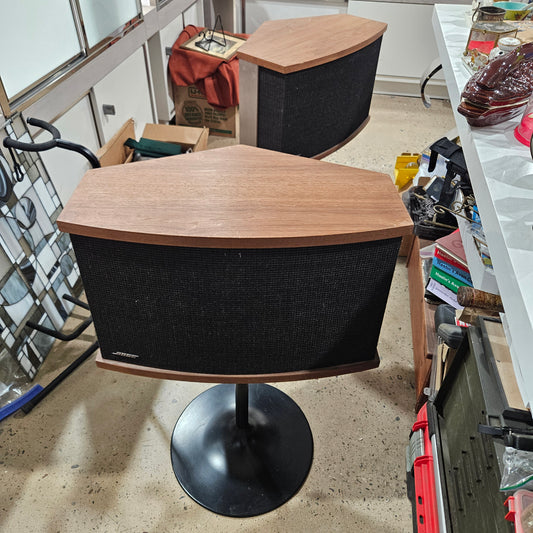 VINTAGE BOSE 901 SERIES V SPEAKERS With Tulip Base