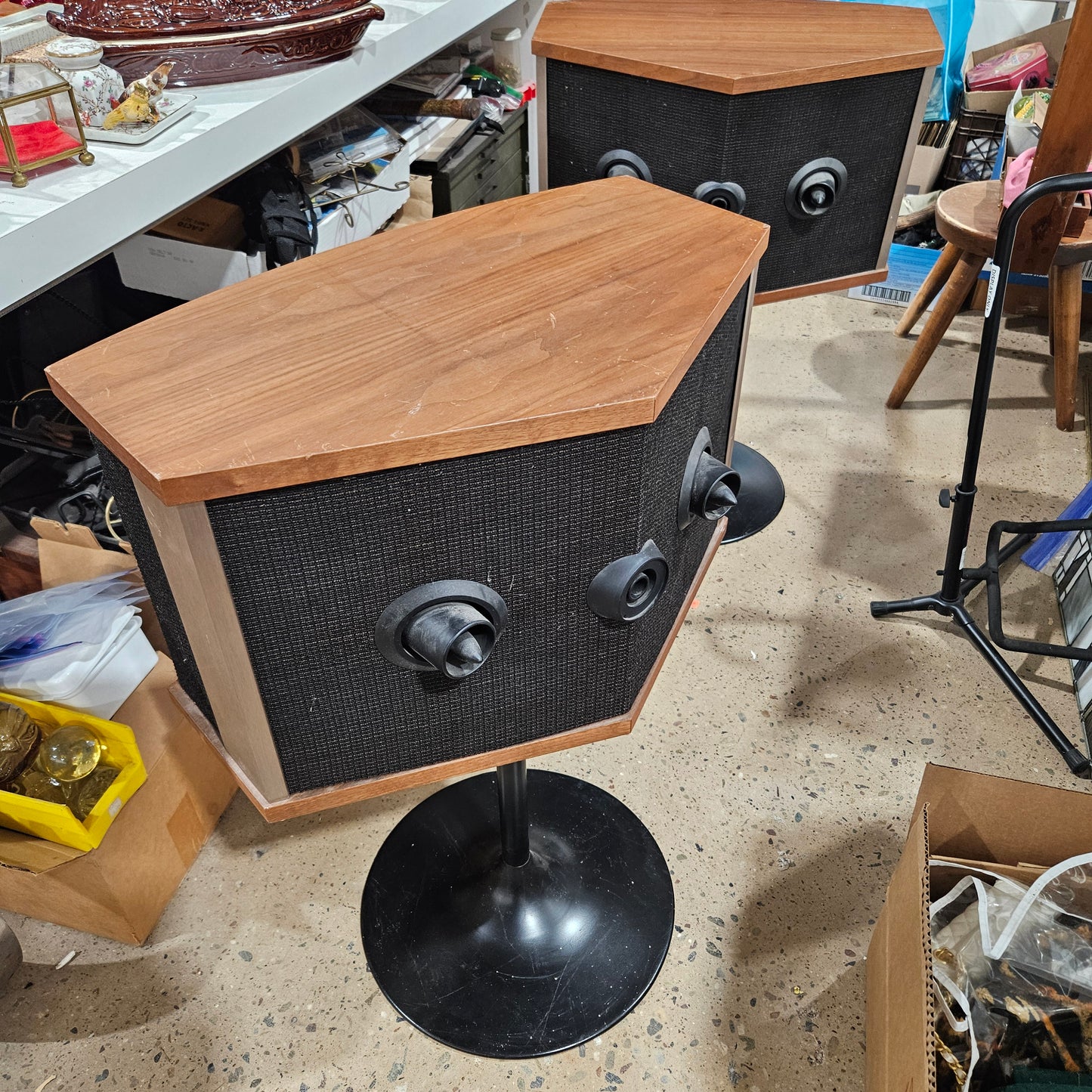 VINTAGE BOSE 901 SERIES V SPEAKERS With Tulip Base