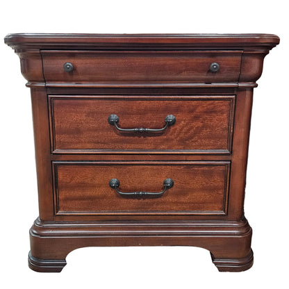 Legacy Classic Evolution Cherry Nightstand