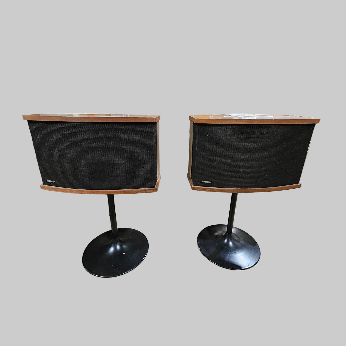 VINTAGE BOSE 901 SERIES V SPEAKERS With Tulip Base