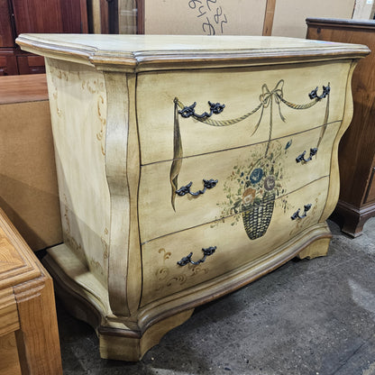 Bouquet Accent Bombe Style Chest