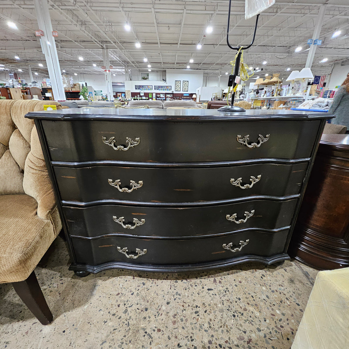 (New) Vintage-Style Serpentine Chest