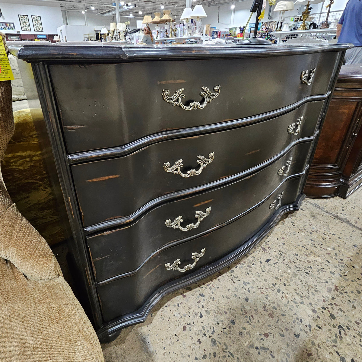 (New) Vintage-Style Serpentine Chest