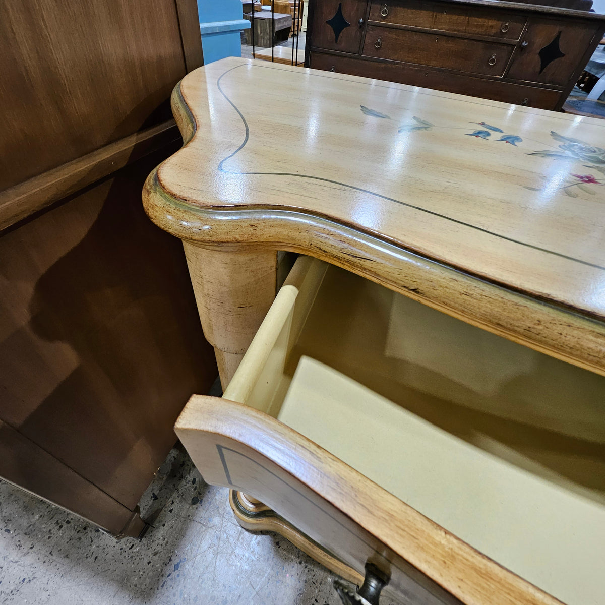(New) Foreign-Style Console Cabinet