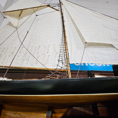 Authentic Models Americas Cup Yacht Columbia 1901, French Finish