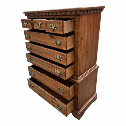 Link-Taylor Colonial Pine 8-Drawer Dresser