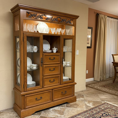 Lighted Hutch/ China Cabinet