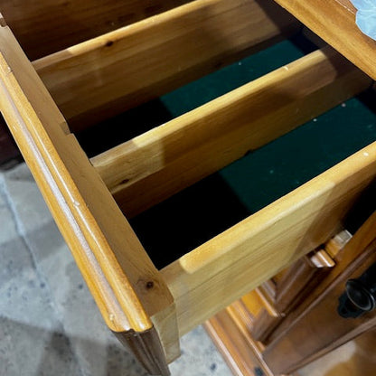 Lighted Hutch/ China Cabinet