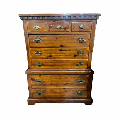 Link-Taylor Colonial Pine 8-Drawer Dresser