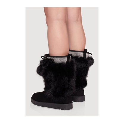 Women's Trendy Faux Fur Lined Faux Suede Pom Pom Detail Booties