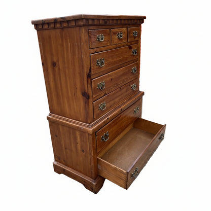Link-Taylor Colonial Pine 8-Drawer Dresser