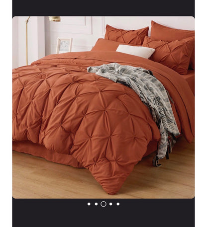 Bedsure Queen Pintuck Bed-in-a-Bag Burnt Orange Pinch Pleat Comforter with Sheets, Pillowcases & Shams (New in Box)