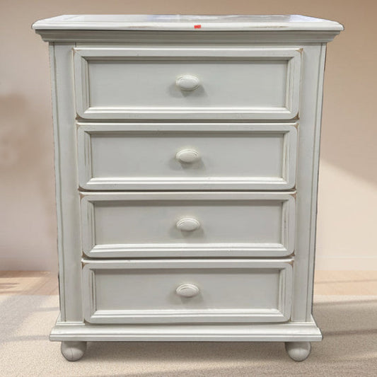 4 Drawer White Dresser (In Good used Condition)