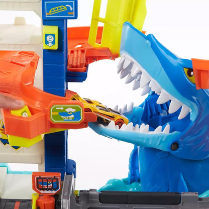 Hot Wheels City Attacking Shark Escape Playset with 1 Toy Car in 1:64 Scale