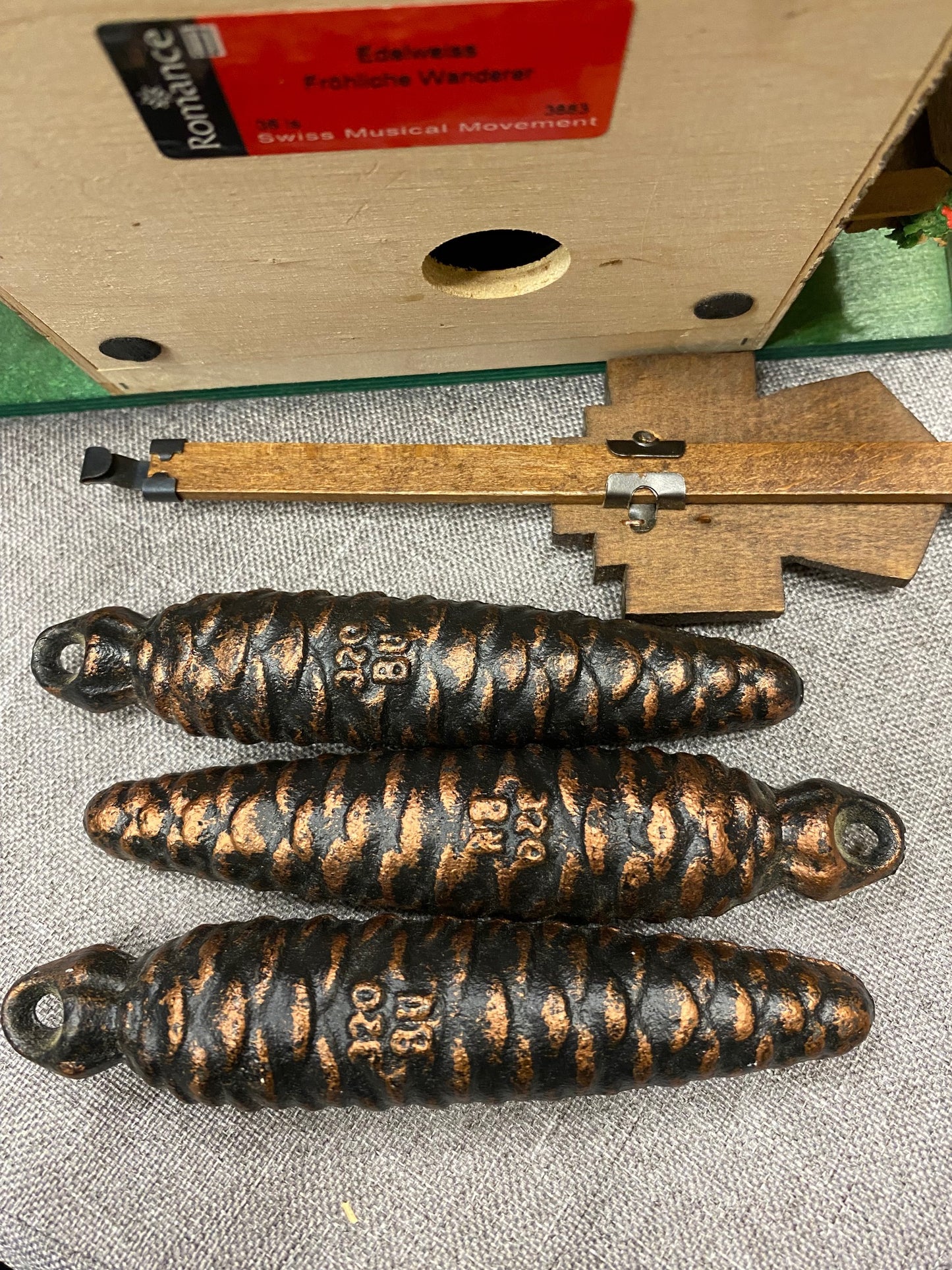 Edelweiss Der Fröhliche Wanderer Romance Cuckoo Clock Swiss Musical Movement