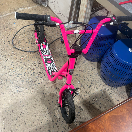 Mongoose Expo Scooter (Hot Pink)