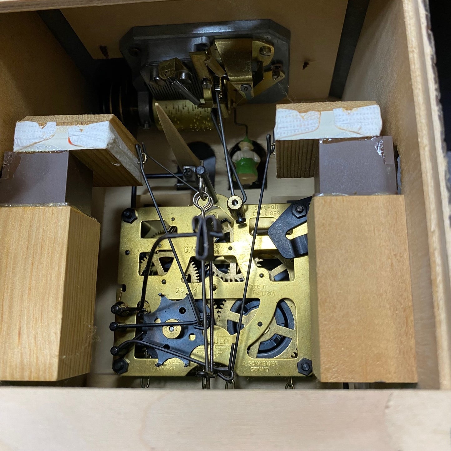 Edelweiss Der Fröhliche Wanderer Romance Cuckoo Clock Swiss Musical Movement