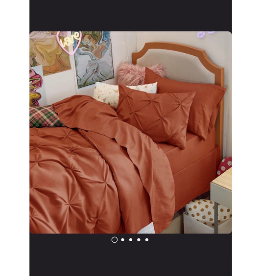 Bedsure Queen Pintuck Bed-in-a-Bag Burnt Orange Pinch Pleat Comforter with Sheets, Pillowcases & Shams (New in Box)