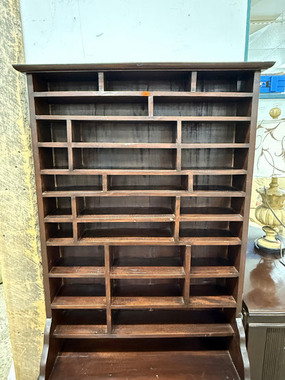 Vintage Style Trinket Shelf/Curio Cabinet (In Good Used Condition)