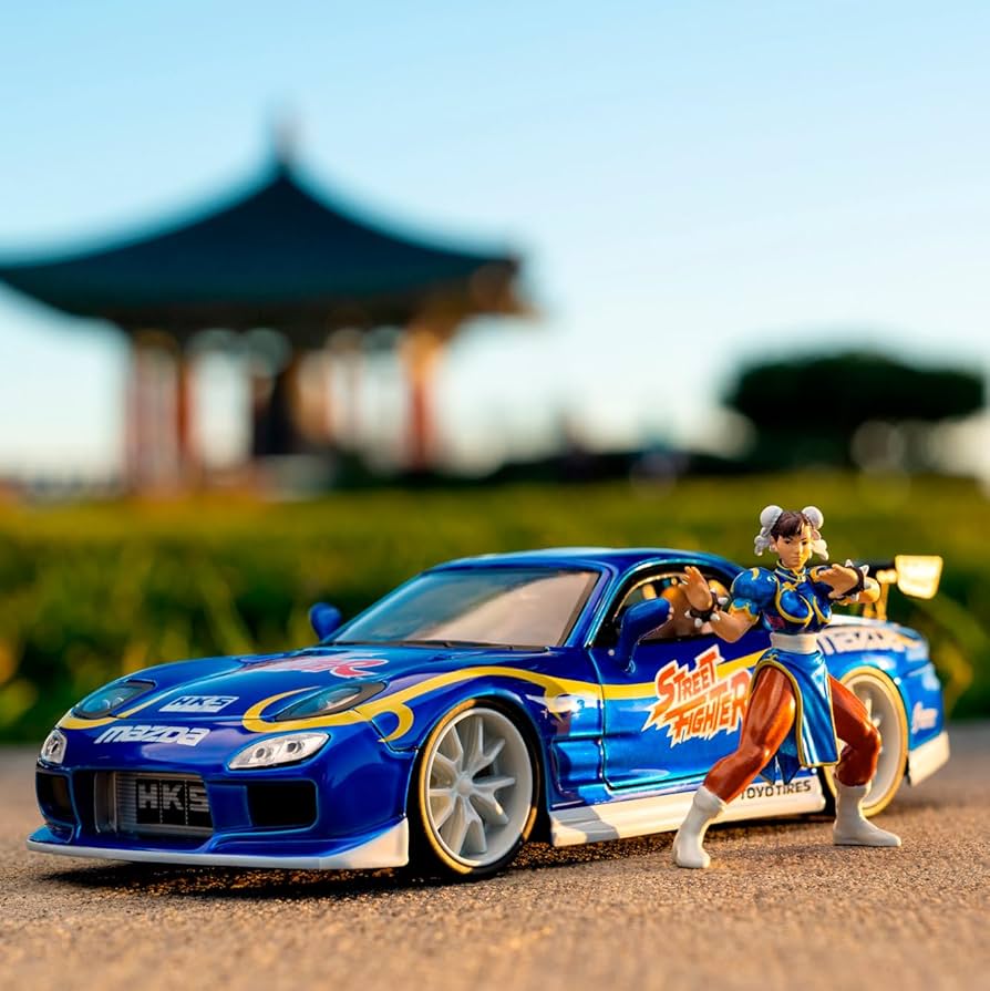 Street Fighter Chun-Li & 1993 Mazda RX-7