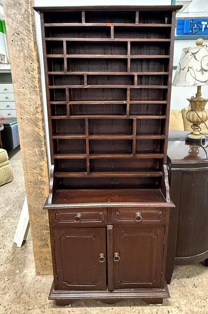 Vintage Style Trinket Shelf/Curio Cabinet (In Good Used Condition)