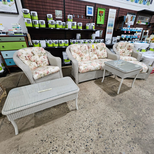 6 Piece Wicker Set with cushions